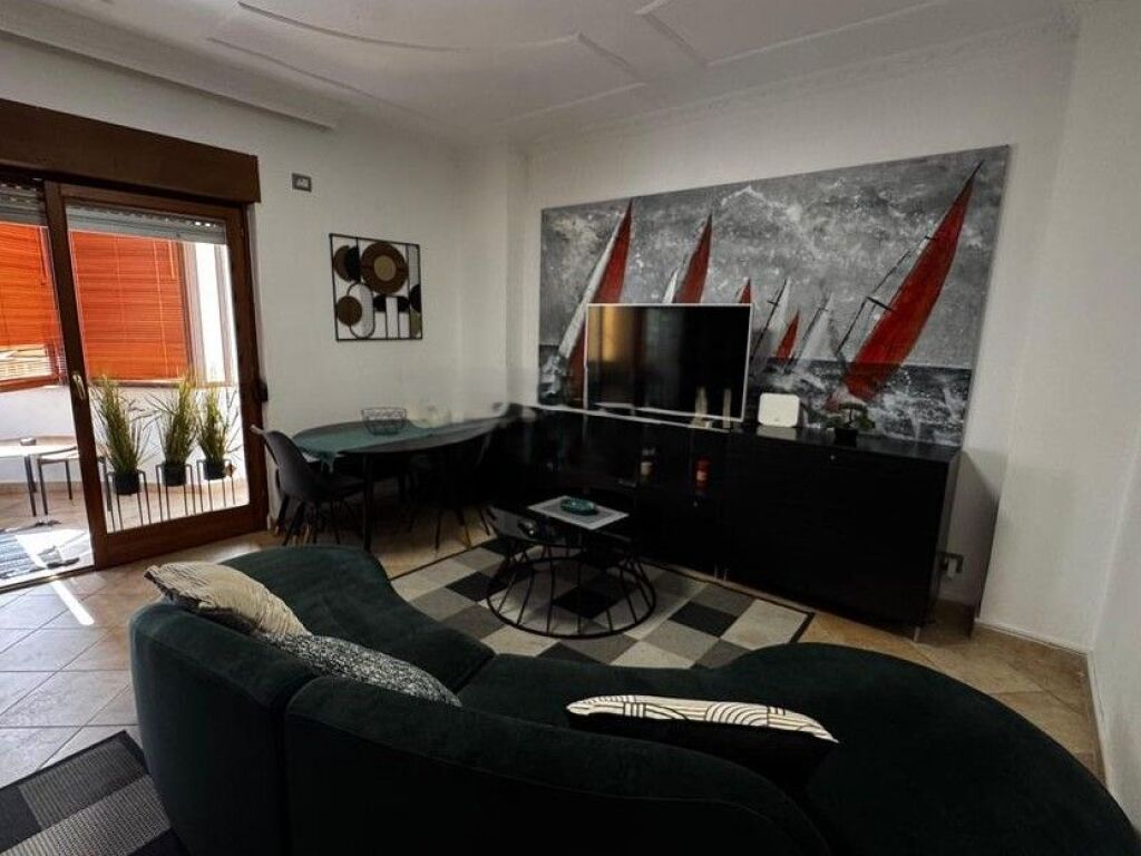 🏡 **APPARTAMENTO 2+1 IN AFFITTO – CENTRO, TIRANA**