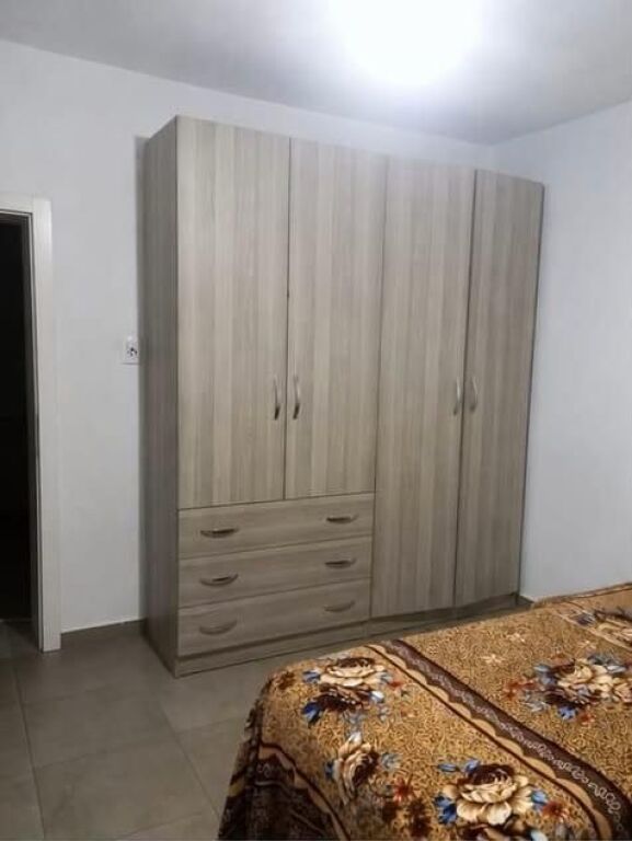 Rruga Fortuzi,jepet me qera apartament,2+1,i mobiluar  55,000Leke   