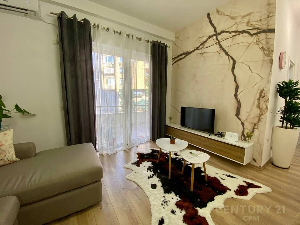 TEK LIQENI THATE JAPIM ME QIRA APARTAMENT MODERN 1+1 707 € /Muaj 65,000 Lekë /Muaj