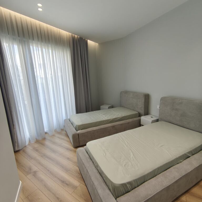 JEPET ME QIRA | Apartament 3+1+2- Green Valley Pranë Liqenit të Thatë