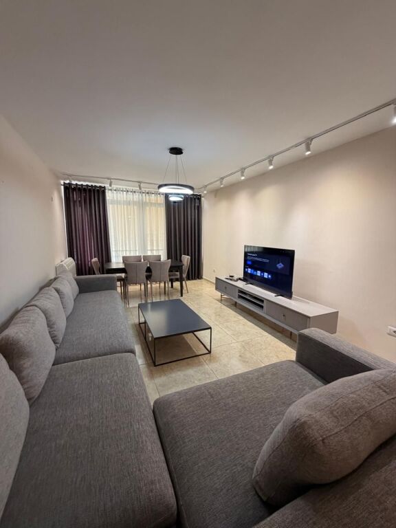 Qera | Apartament 2 + 1 + Parkim | Rruga Dritan Hoxha | 900 €/muaj