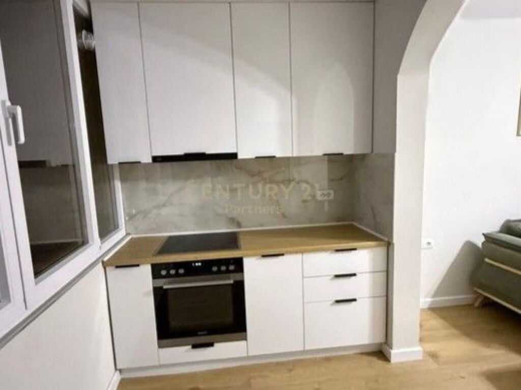 🔴 **VENDESI APPARTAMENTO 2+1 – VICINO MEDRESE, TIRANA**