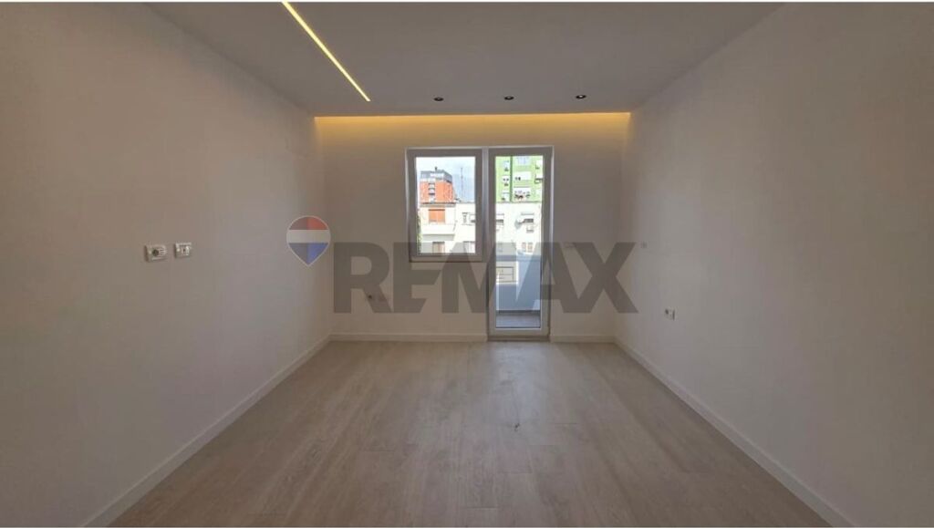 Apartament per shitje, Myslym Shyr