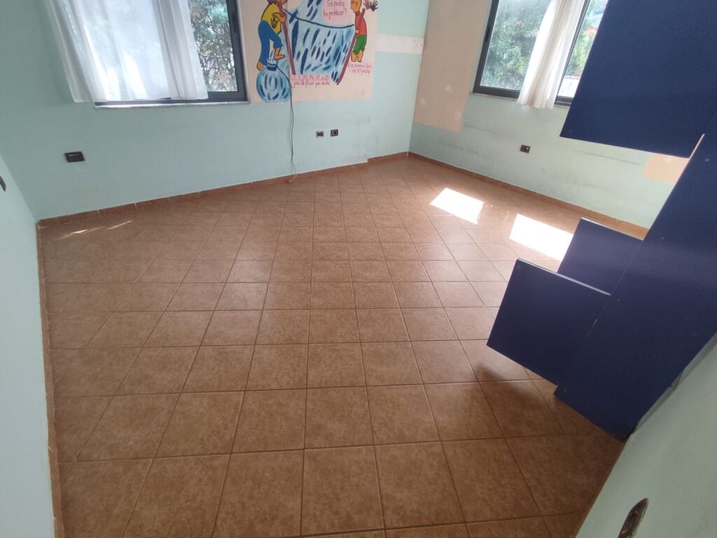 Affittasi villa su 4 piani in Via Elbasanit   ID 5415