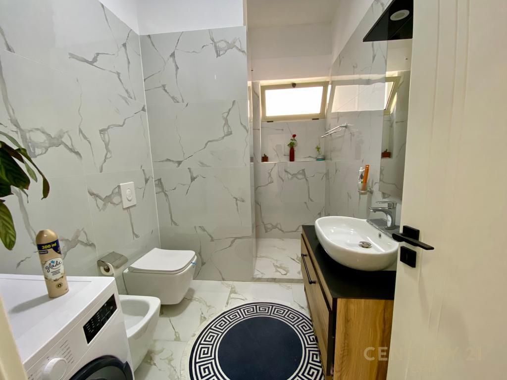 TEK LIQENI THATE JAPIM ME QIRA APARTAMENT MODERN 1+1