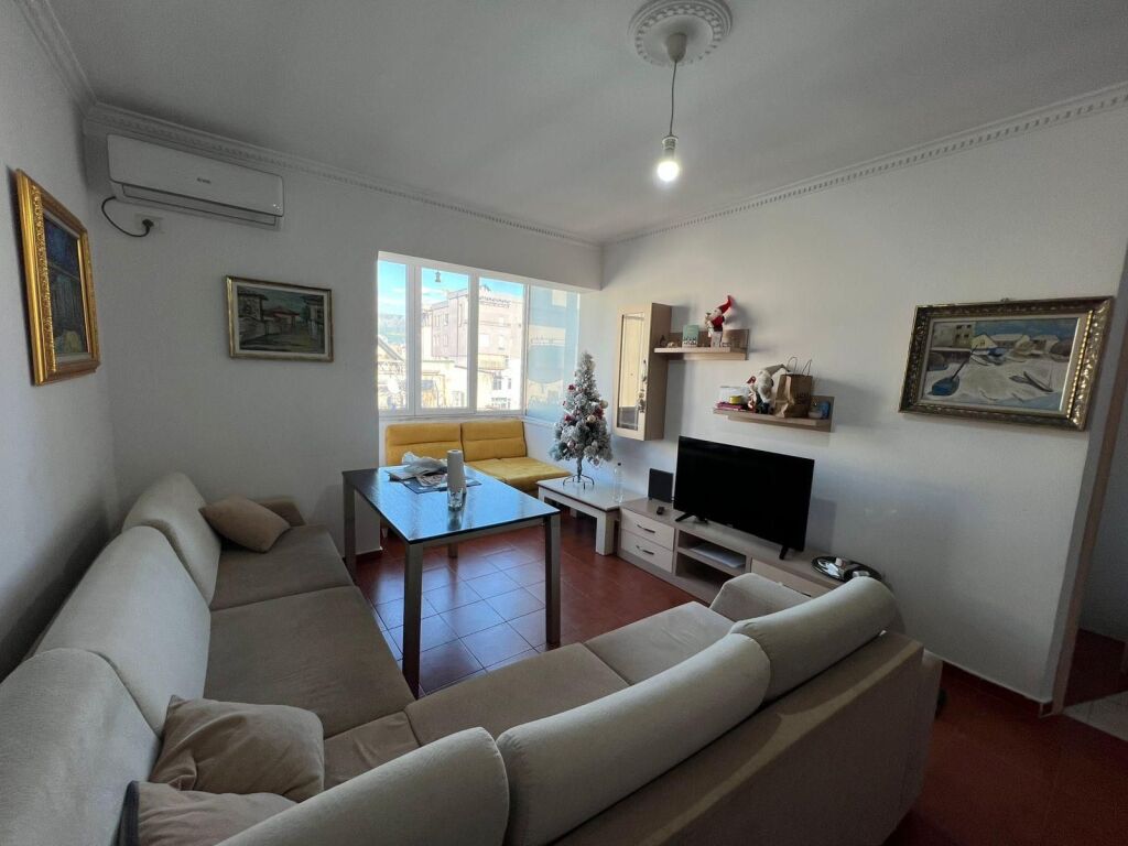 Appartamento 1+1+1 con balcone in affitto