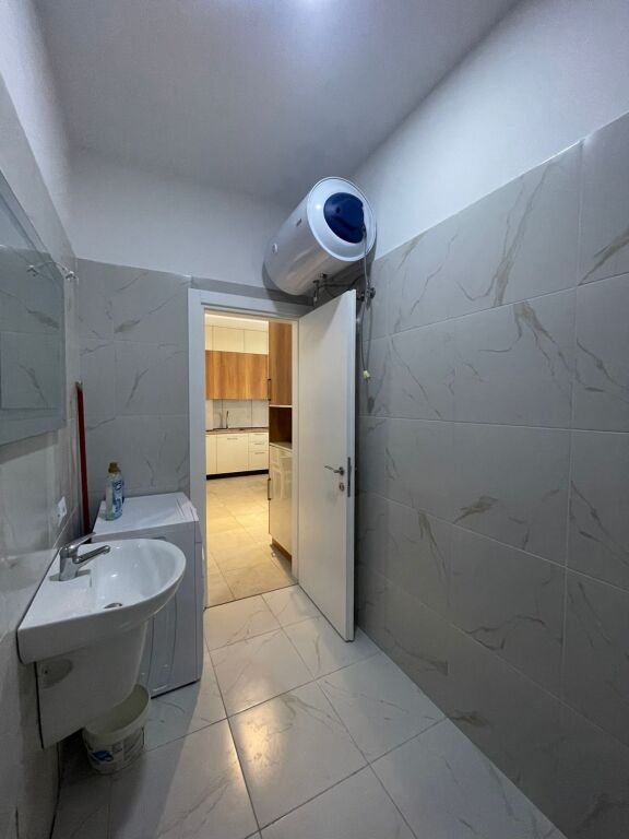 APARTAMENT 1+1 PER QERA PRANE PALLATIT ME SHIGJETA