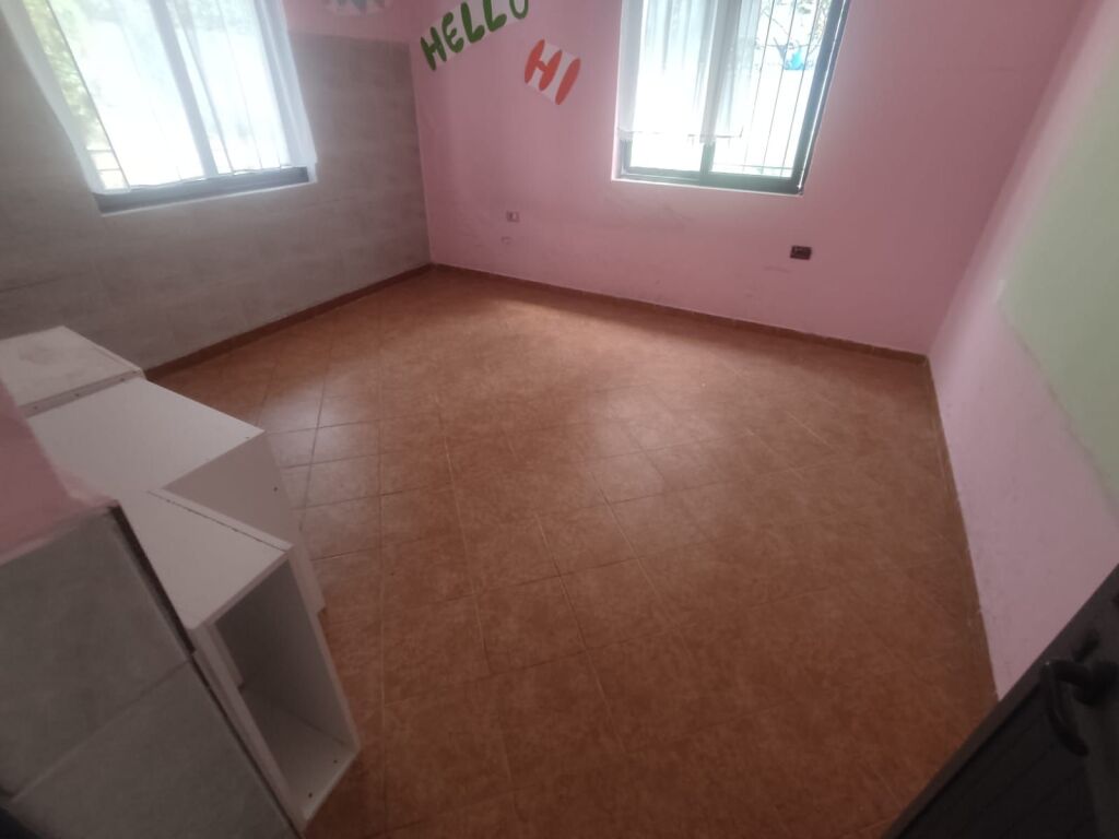 Affittasi villa su 4 piani in Via Elbasanit   ID 5415