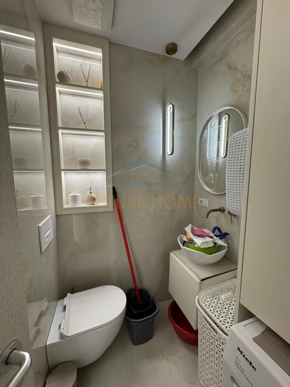 SHITET APARTAMENT 2+1+2 RRUGA E BARRIKADAVE