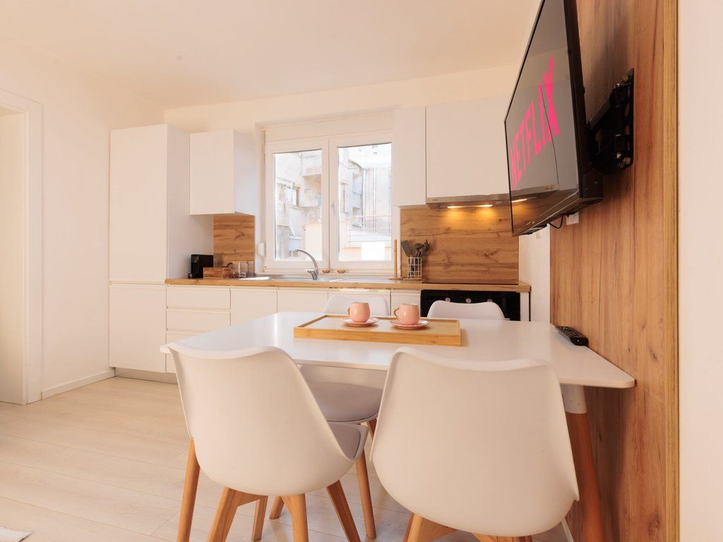 Shitet , Apartament 3+1, Rruga Mine Peza, Tiranë