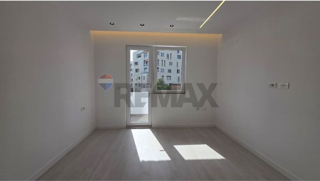 Apartament per shitje, Myslym Shyr