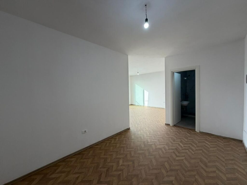 Apartament 1+1 per qira tek Farmacia 10.