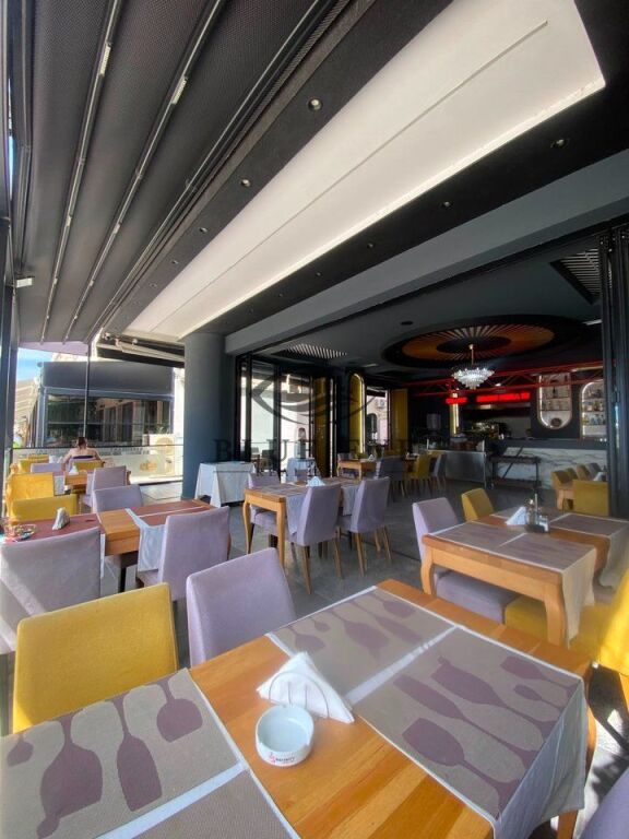 Restorant & Piceri me Qira – Plazh, Vijë e Parë me Detin