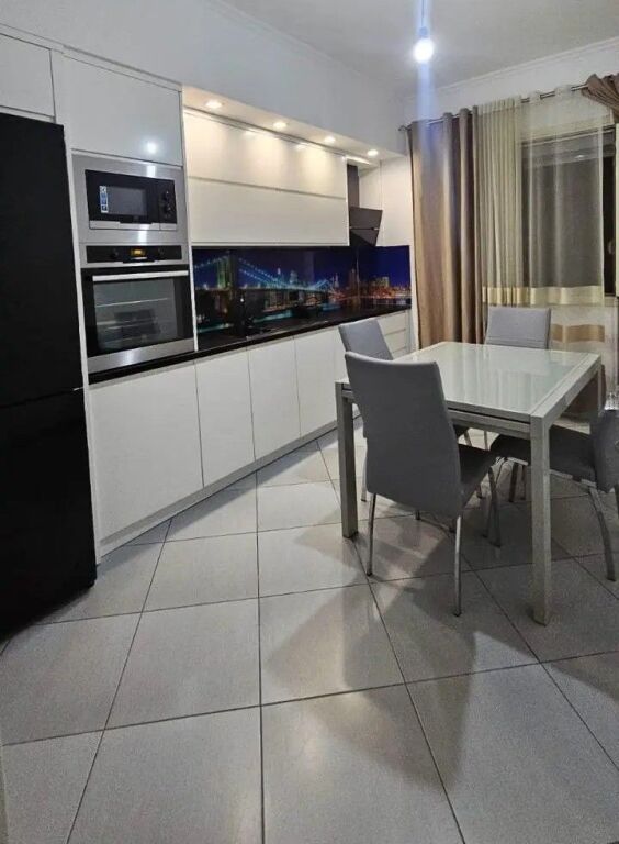 Appartamento 1+1 in affitto in Via Kavaja, vicino a Globe, Complesso Delijorgji.