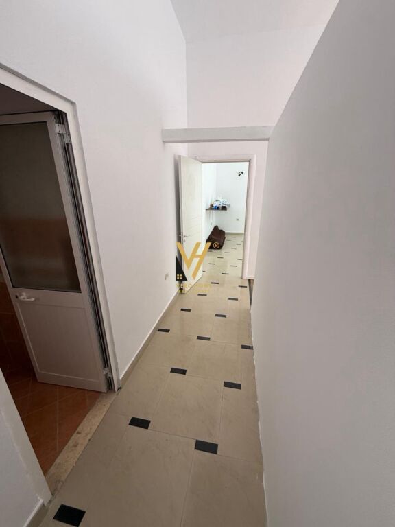 JEPET DYQAN 100 M2 ME QERA TE KODRA E DIELLIT 65.000 LEKE