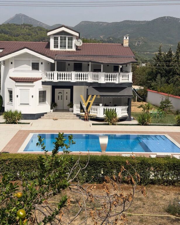 VILLA SU DUE PIANI IN VENDITA A IBE INFERIORE 1.500.000 EURO