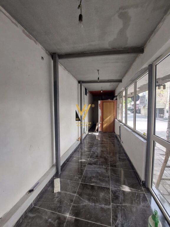 SHOP FOR RENT 25 M2 FOR RENT AT THE PARIS MUNICIPALITY 35,000 LEKE