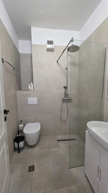 Affitto, Appartamento 2+1+2+Posto Auto, Selvia, Tirana.