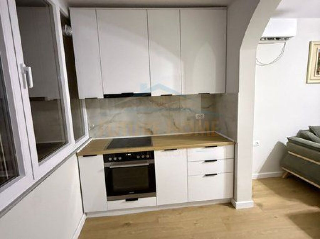 Shitet, Apartament 2+1, Rruga Ferit Xhajko, Tiranë.