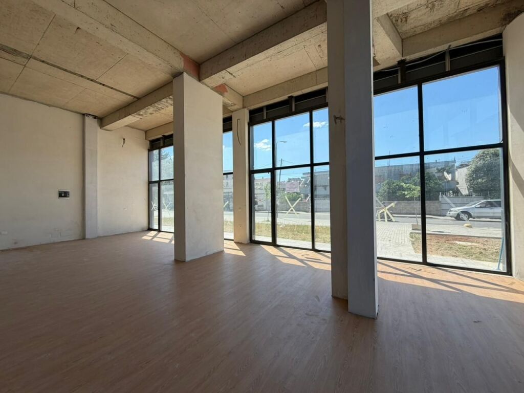 Tirane, business premises for rent, Ground floor, 160 m² 3,950 €
