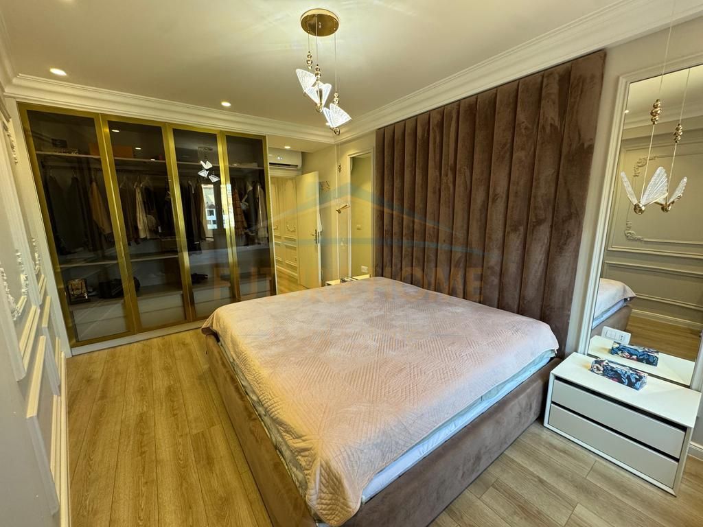 SHITET APARTAMENT 2+1+2 RRUGA E BARRIKADAVE