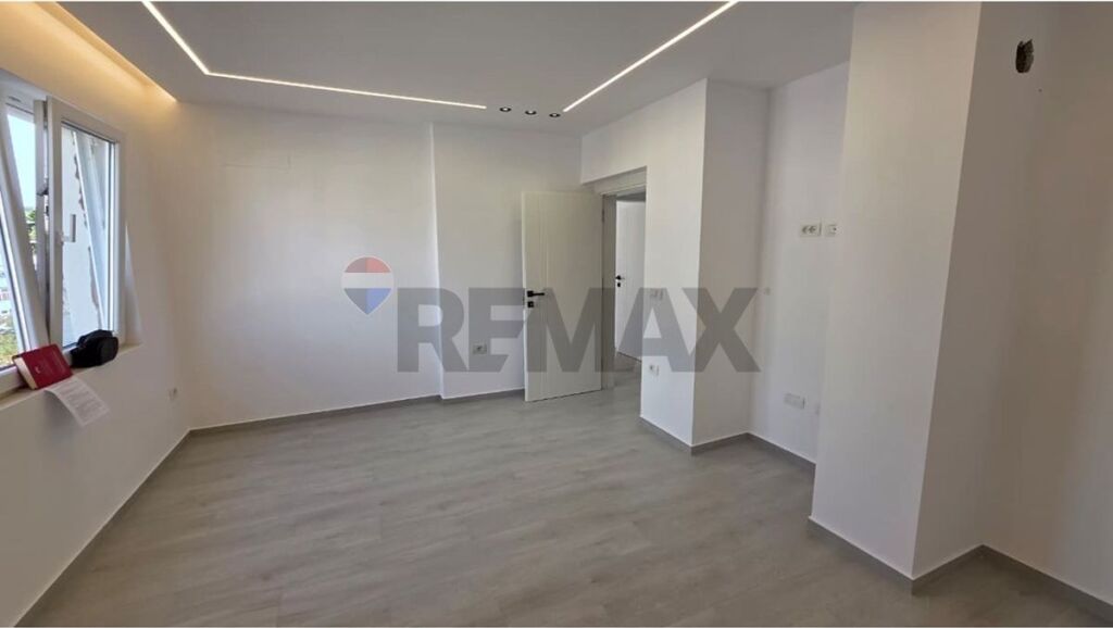 Apartament per shitje, Myslym Shyr