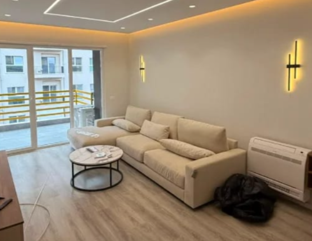 Jepet apartament 1+1+Ballkon me qira tek Kompleksi E-88 , Laprake , Rruga Dritan Hoxha , ish Dogana , Zogu i Zi .