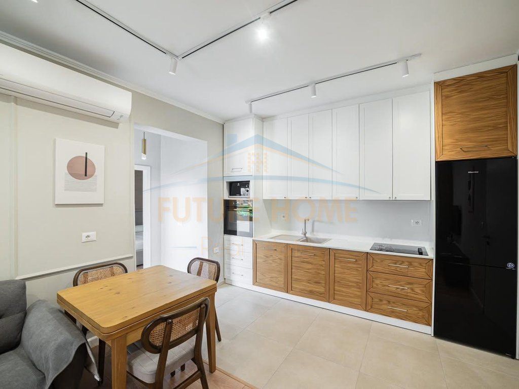 Shitet, Apartament 2+1 Pazari i Ri- Optika Roma . Tirane . PARK73235