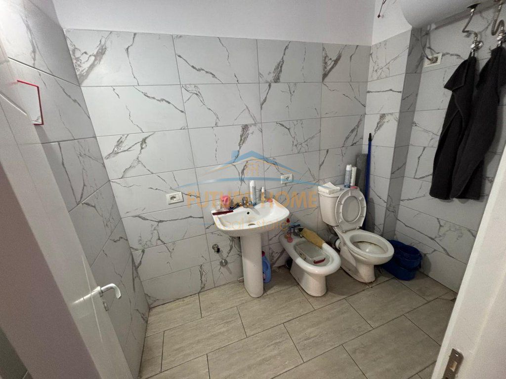 In vendita, Appartamento 1+1, Via Mine Peza, Tirana.