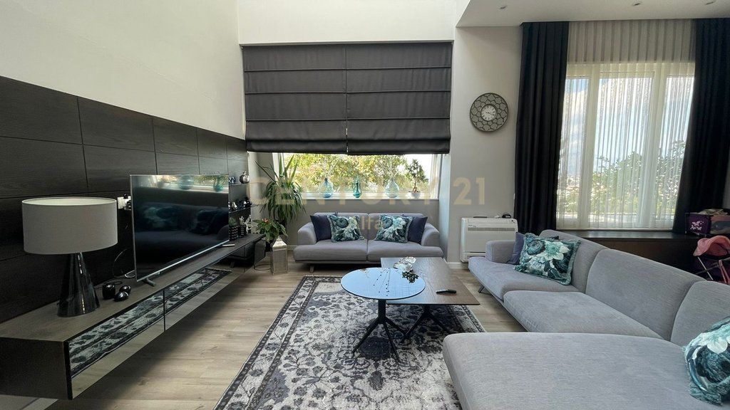 VENDESI, VILLA PREMIUM con PISCINA, RESIDENZA KODRA E DIELLIT 2!