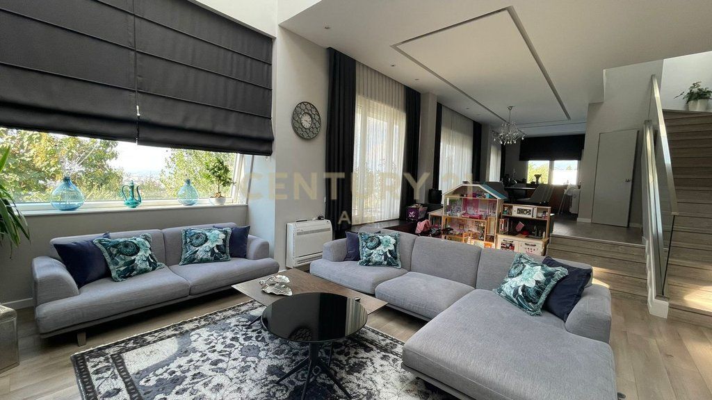 VENDESI, VILLA PREMIUM con PISCINA, RESIDENZA KODRA E DIELLIT 2!