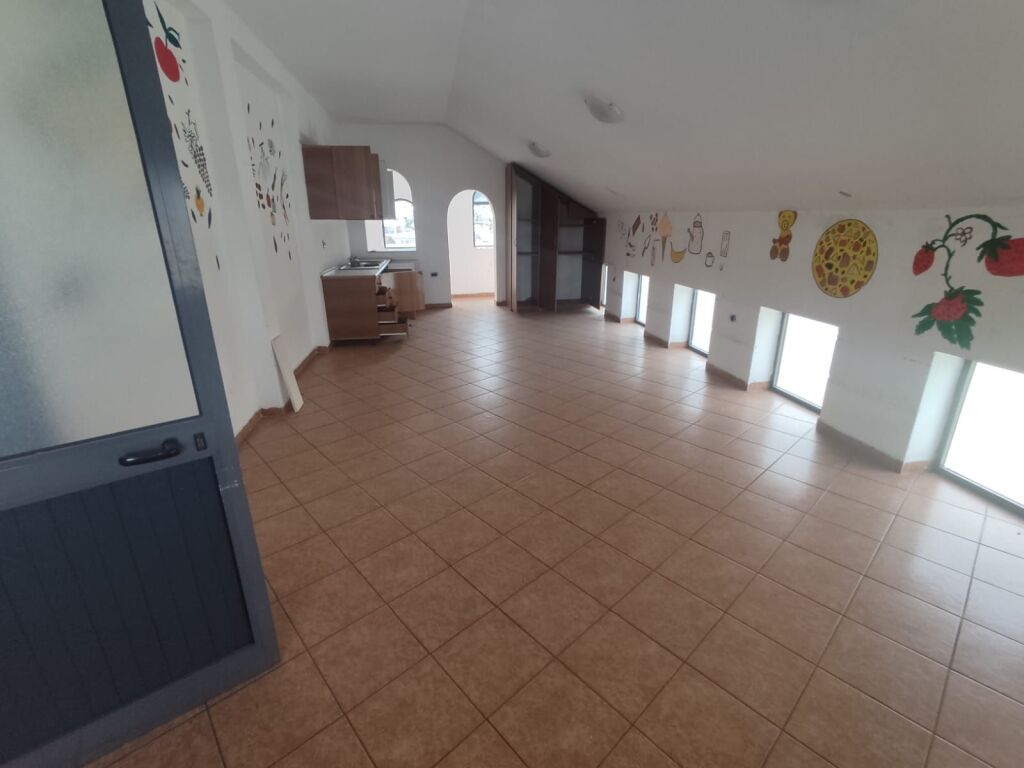 Affittasi villa su 4 piani in Via Elbasanit   ID 5415