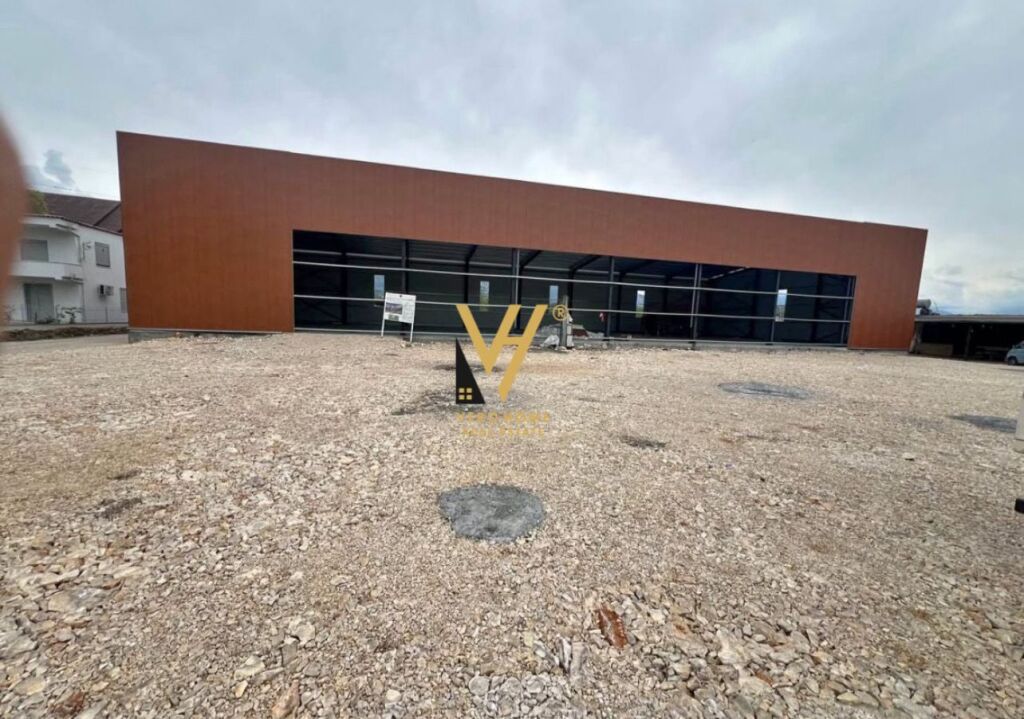 JEPET KAPANON 5.100 M2 ME QERA NE FUSHE KRUJE 3.500 EURO