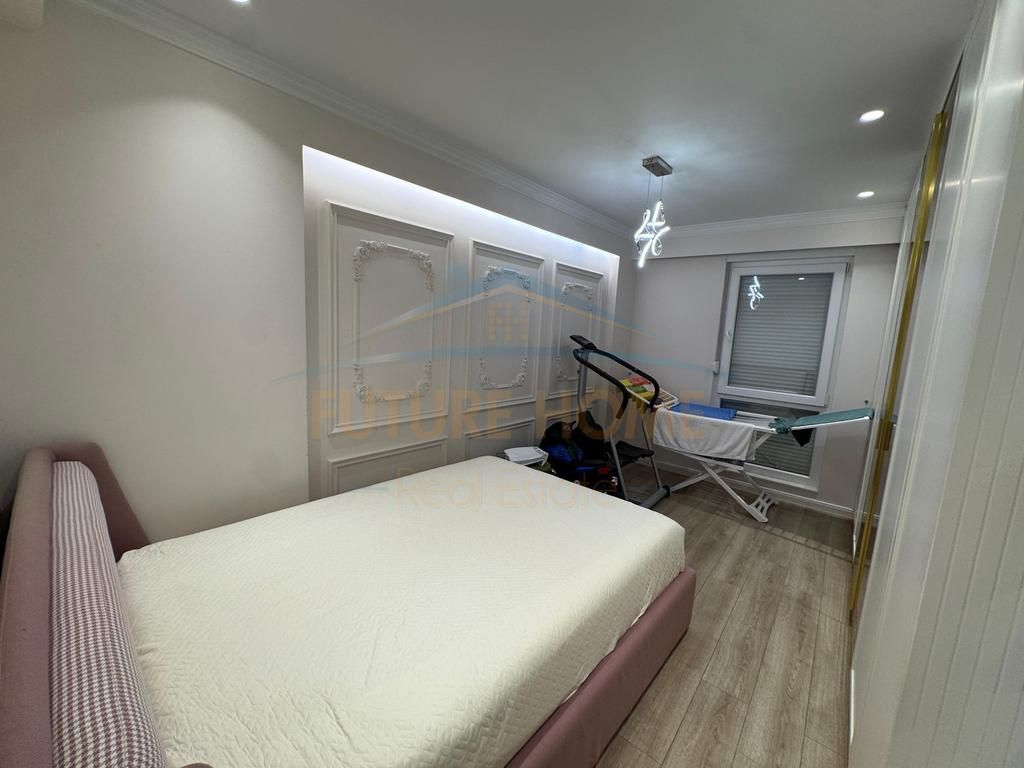 SHITET APARTAMENT 2+1+2 RRUGA E BARRIKADAVE