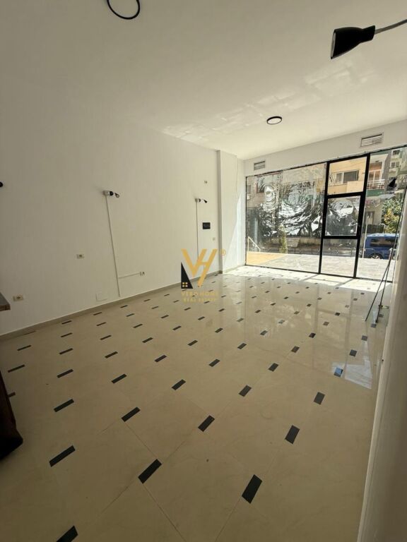 JEPET DYQAN 100 M2 ME QERA TE KODRA E DIELLIT 65.000 LEKE