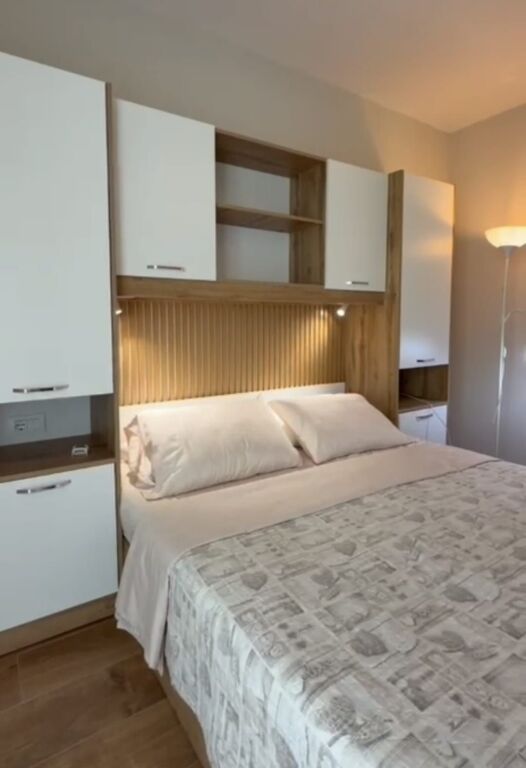Shitet apartament 1+1 tek Kompleksi E-88 , Laprake , Rruga Dritan Hoxha , ish Dogana , Zogu i Zi .