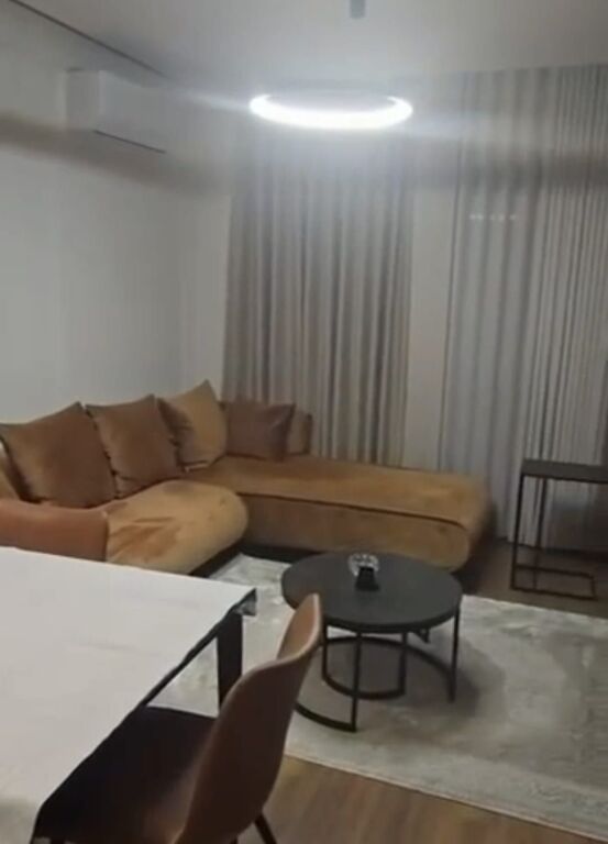 Shitet apartament 1+1 tek Kompleksi Arlis , Farmacia 10 , Rruga 5 Maji , Rruga e Dibres , Spitali QSUT .