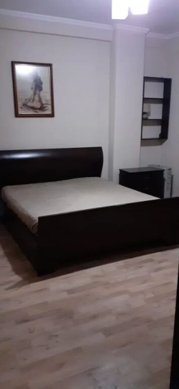 Appartamento in affitto 2+1 a Komuna e Parisit