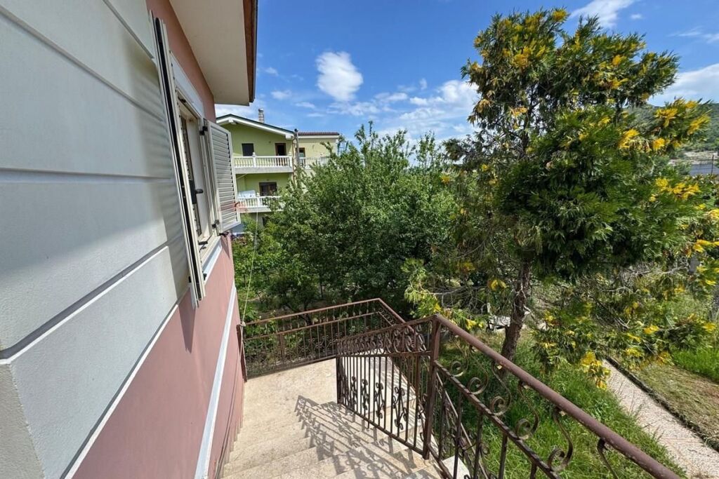 Villa for sale, Peze Helmas