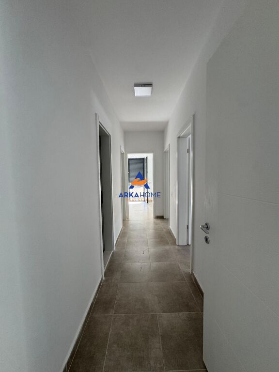BUSINESS PREMISES FOR RENT 168 M2 "DRY LAKE" 1600 EURO