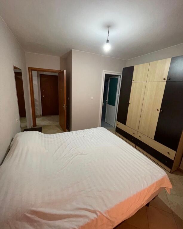 Jepet me qira apartament 2+1 në Misto Mame!
