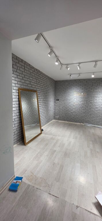 JEPET ME QIRA DYQAN 100 m² NË ISH-BLLOK – PRANË KAFE ROMA