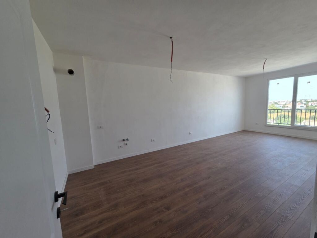 Apartament 2+1 per shitje Kamez !