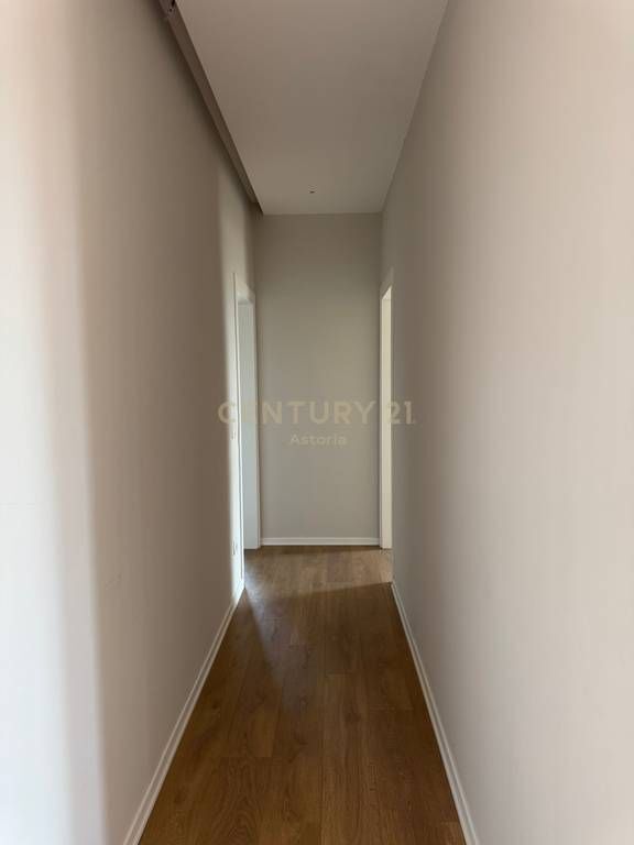 PREMIUM OFFICE FOR RENT IN TIRANA GARDEN BUILDING