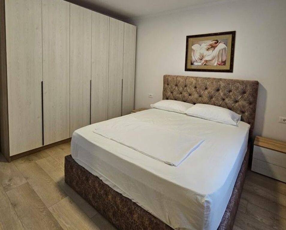 Jepet apartament 1+1 me qira tek Rruga e Kavajes , prane Sofra Turke , Rruga Myslym SHyri , 21 Dhjetori .