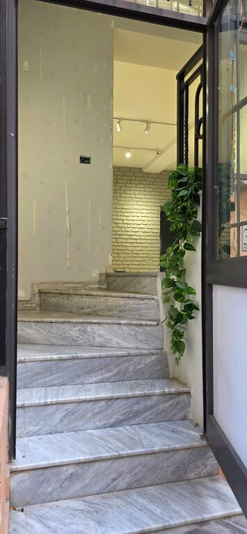 JEPET ME QIRA DYQAN 100 m² NË ISH-BLLOK – PRANË KAFE ROMA