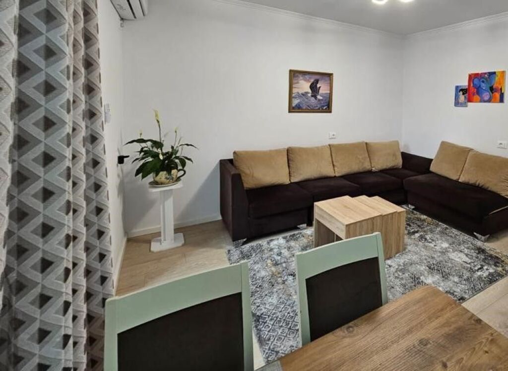 Jepet apartament 1+1 me qira tek Rruga e Kavajes , prane Sofra Turke , Rruga Myslym SHyri , 21 Dhjetori .