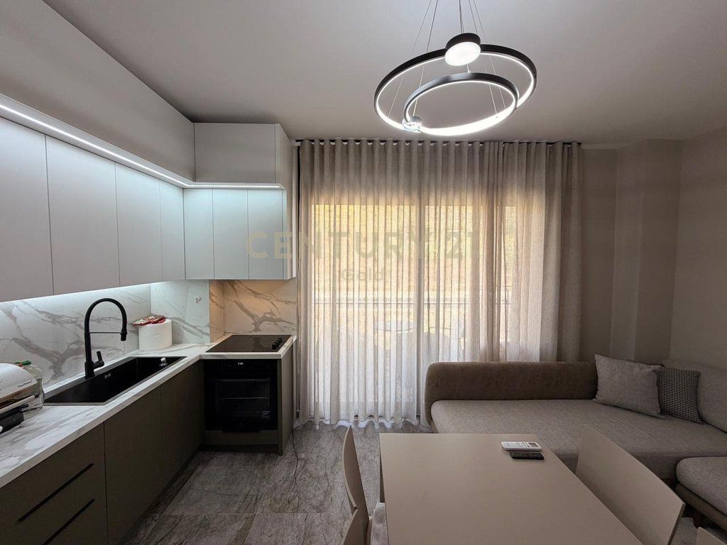 Shitet Apartament 1+1 në Rradhimë, Vije e pare!