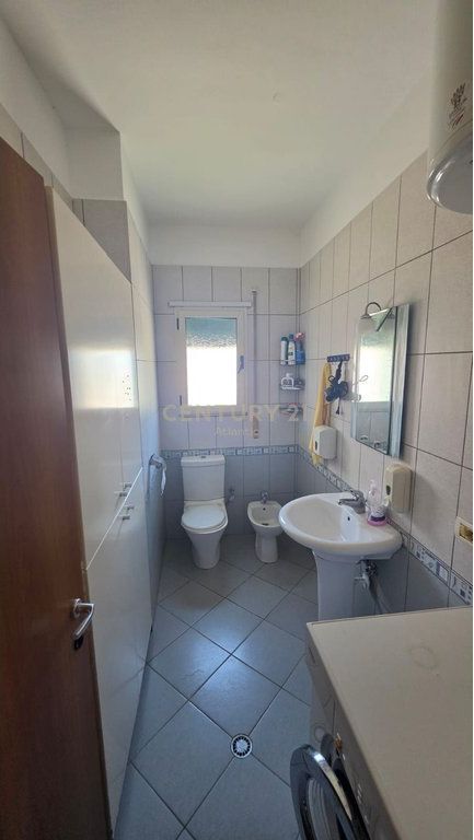 SHITET APARTAMENT 2+1+2 PRANE SHKOLLES ITALIANE, VOLLGA – DURRËS