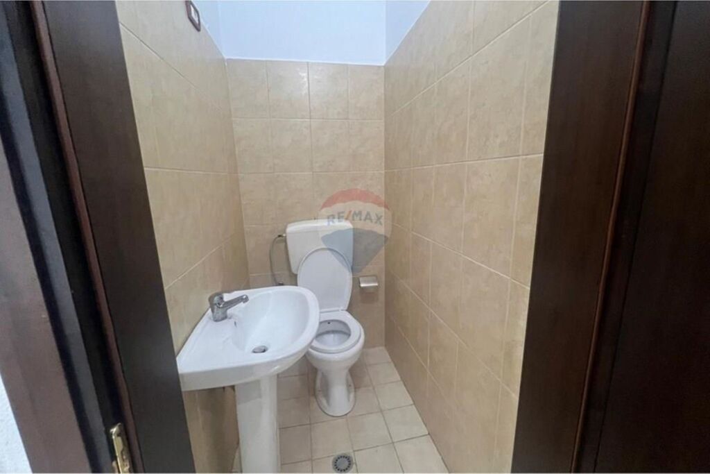 🏢 SHOP FOR RENT – NEAR THE AMBULANCE, VLORA